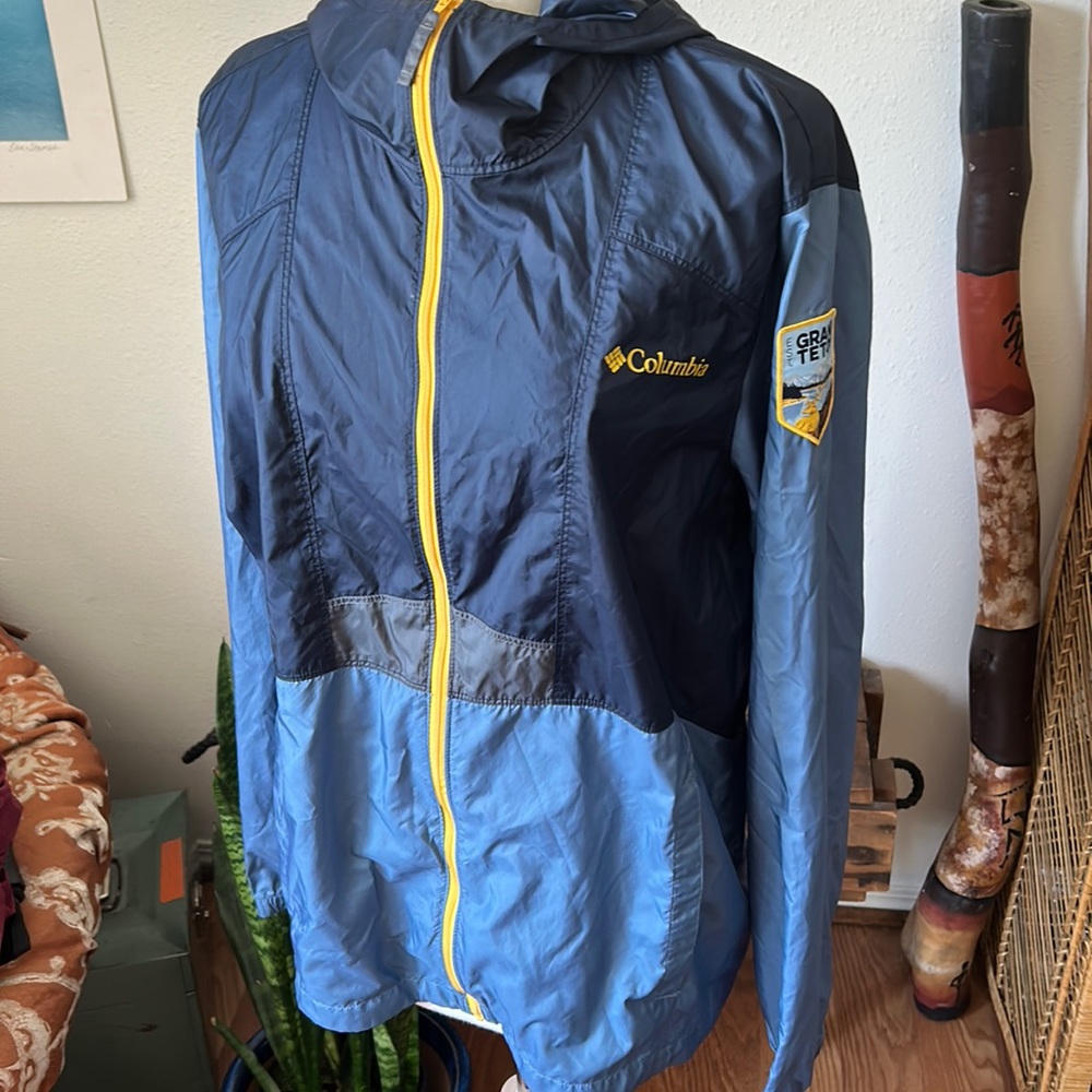 Columbia Grand Teton Wind Breaker lightweight jacket zip up with hood, 2 pockets